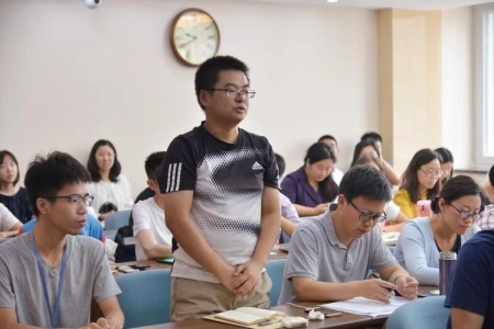 新生第一次自我介绍，想要获得别人的好印象，就不要说这3句话（新生自我介绍怎么说）